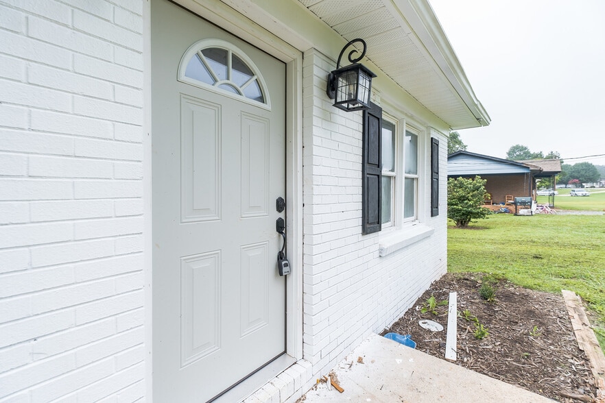 Building Photo - 219 New Hope Rd