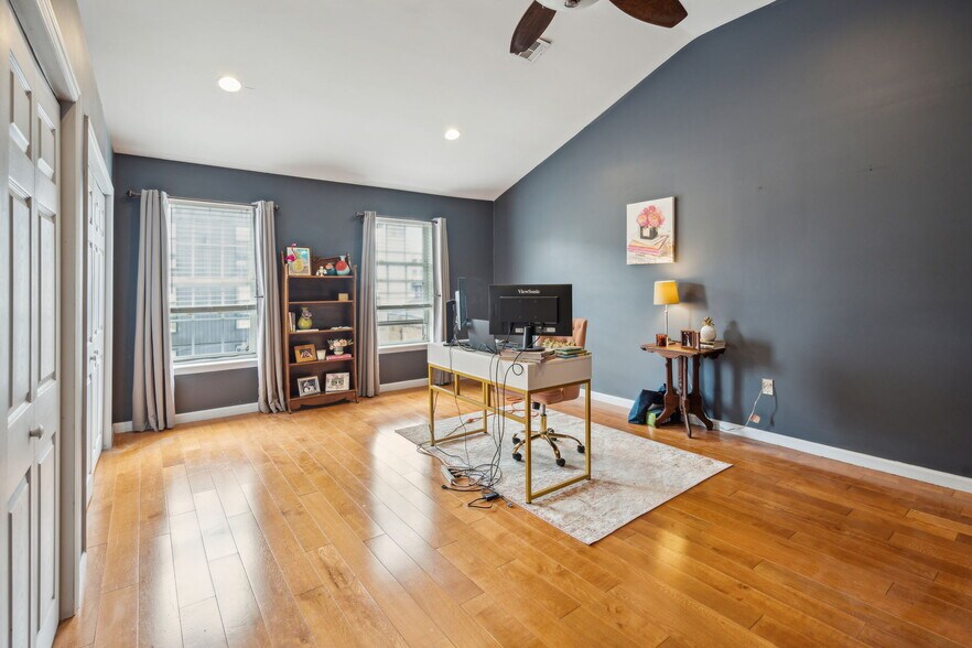 Building Photo - 1243 N Howard St