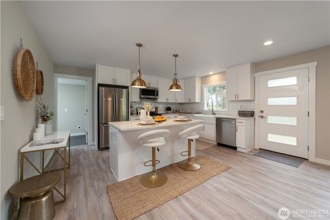 Building Photo - North Seattle - Pinehurst Updated 3 Bedroom 2 Bath Rambler