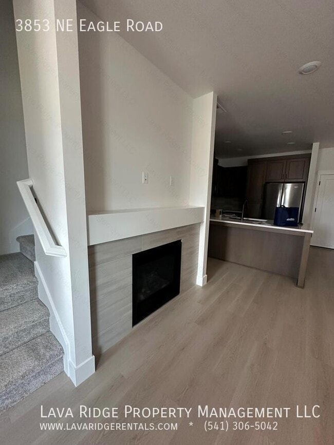 Building Photo - 3853 NE Eagle Rd