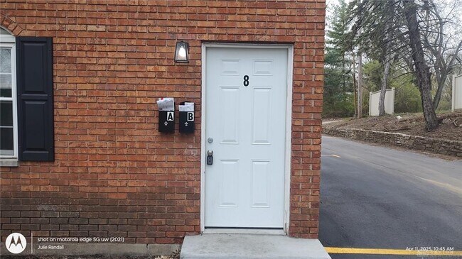 Building Photo - 4627 Far Hills Ave