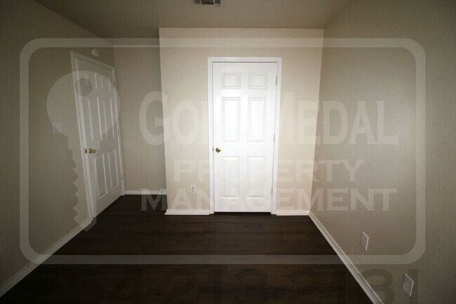 Building Photo - 3304 Barcelona Dr