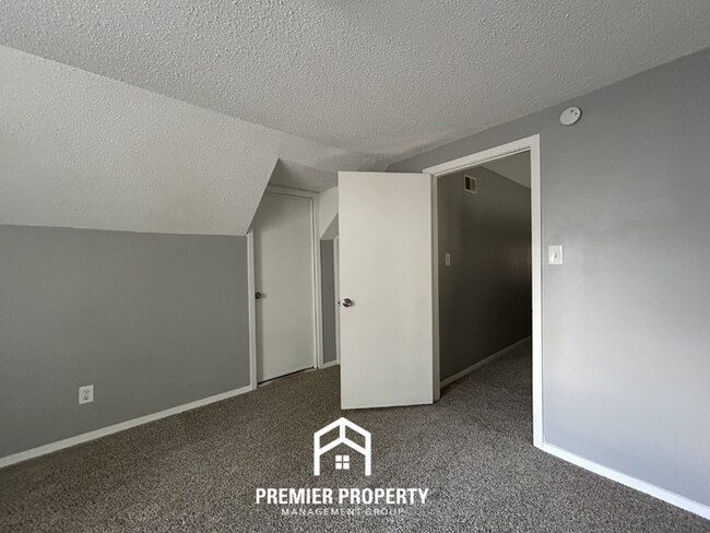 Building Photo - Massive 5BR/3BA Estate in 38125 | 2,700+ SQ FT, Vaulted Ceilings & Tile Floors