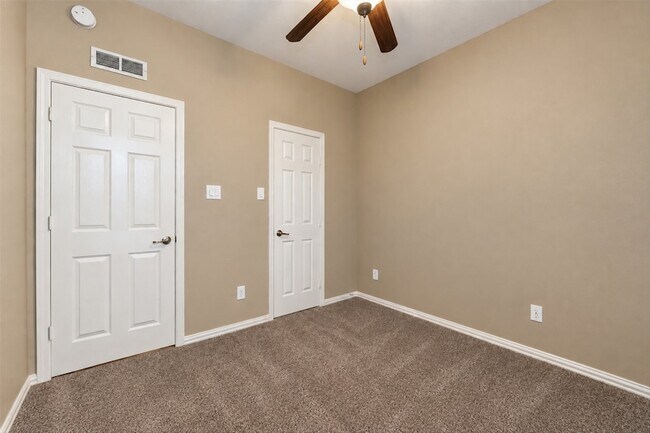 Building Photo - 42 Black Swan Ct