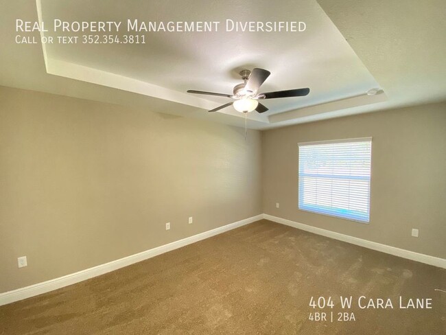 Building Photo - 404 W Cara Ln