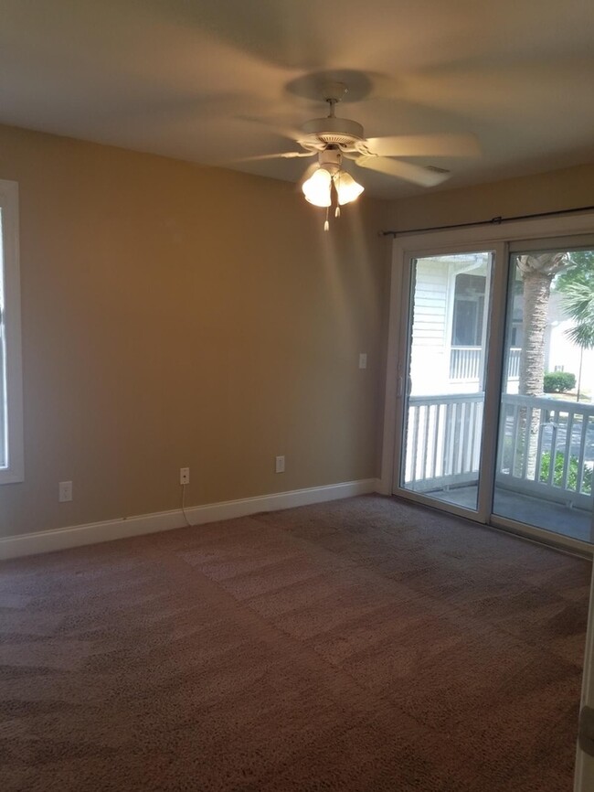 Building Photo - Unit Available in Radcliffe Place