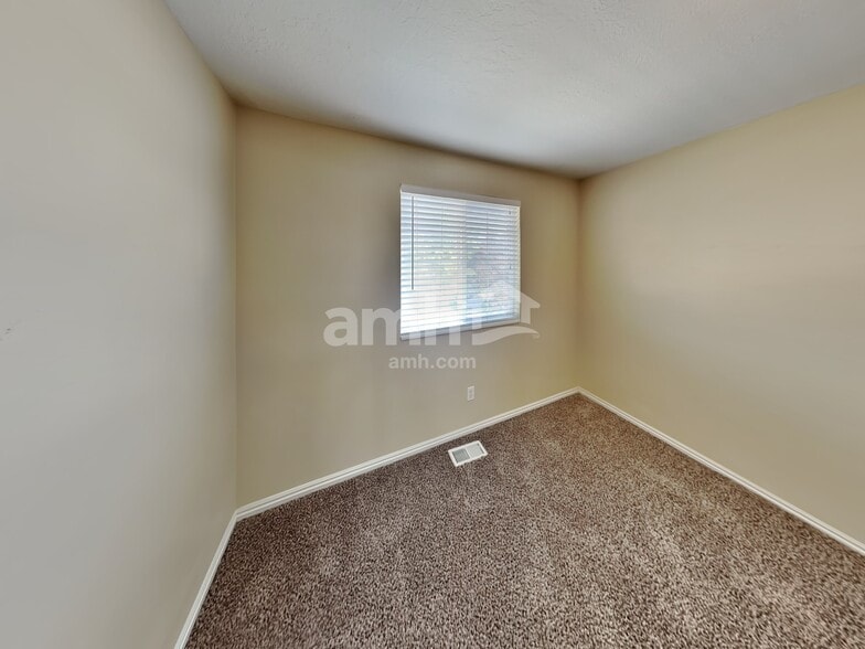 Building Photo - 2665 200 E