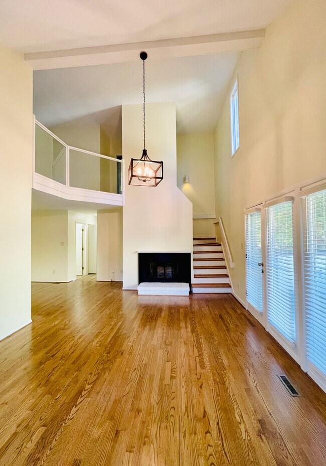 Building Photo - A Beautiful Updated End Unit Townhouse in Coventry, with 2 bedrooms on the first floor. Right nex...