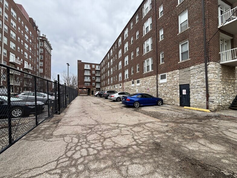 Building Photo - 5316 Pershing Ave