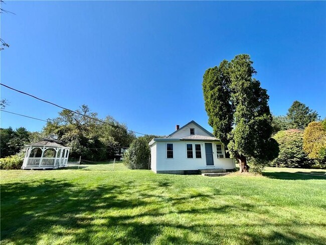 Building Photo - 27 S Shore Rd