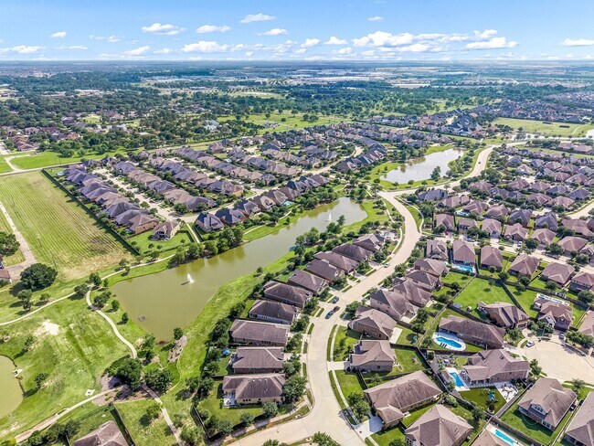 Building Photo - 6326 Wolf Run Dr