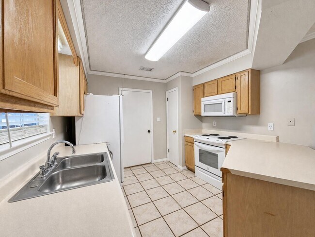 Building Photo - 1108 Post Oak Path