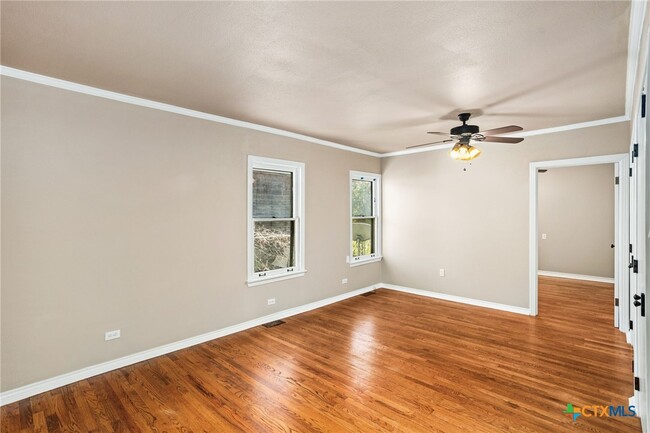 Building Photo - 260 S Hickory Ave