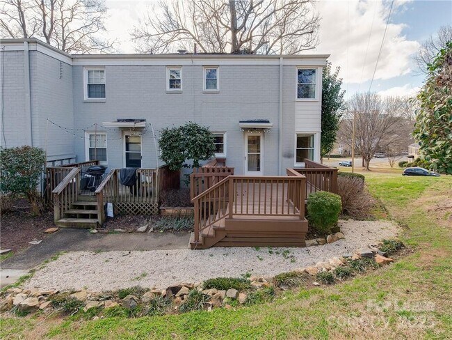 Building Photo - 220 Wakefield Dr