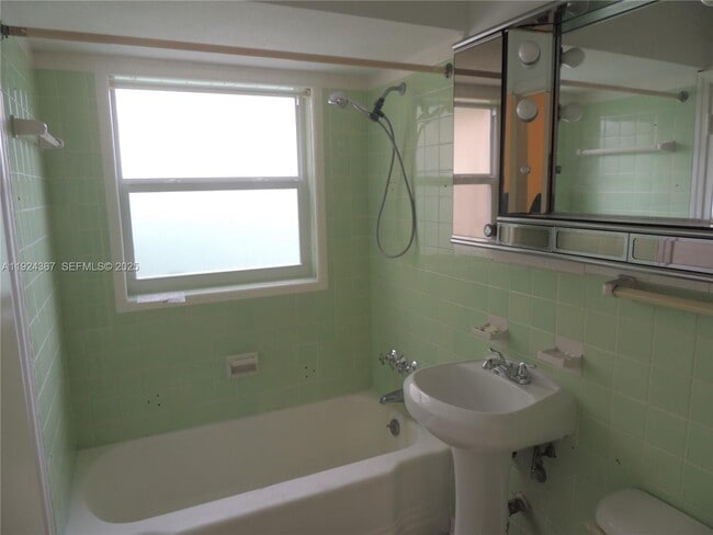 Building Photo - 2243 Calais Dr