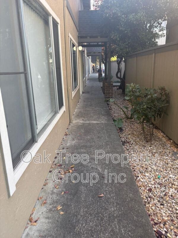 Building Photo - 623 F St