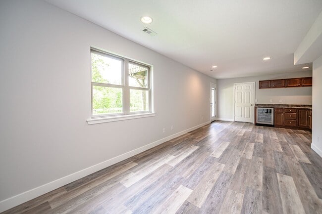 Building Photo - GEORGETOWN Duplex - SW Columbia – 3 Bed, 3...