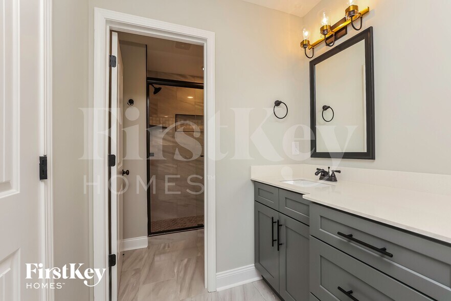 Building Photo - 516 Dexter Dr