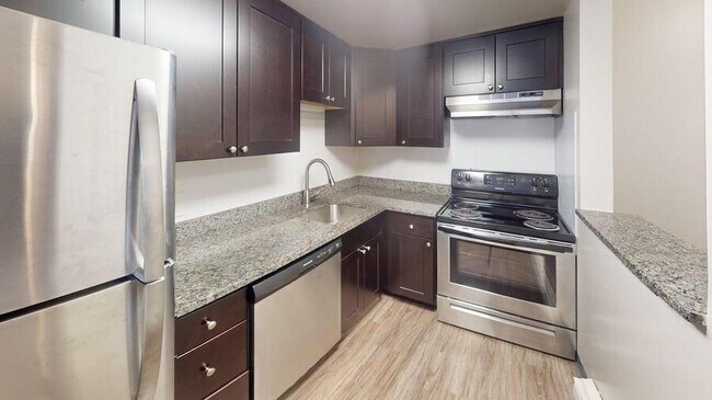 Building Photo - 912 S Forest Ave