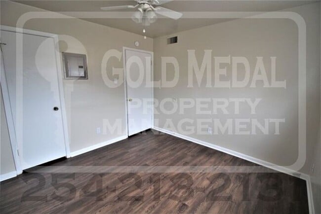 Building Photo - Charming 2-bed, 1-bath now available for r...