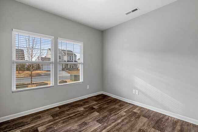 Building Photo - Newer Home in Reedy Fork, SS Appliance, Granite Counter-tops, Island, Office, Den, FP, Loft, Gara...