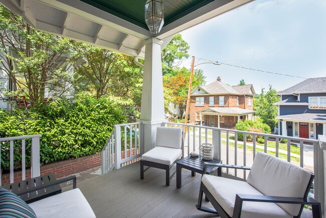 Building Photo - 302 Rucker Pl