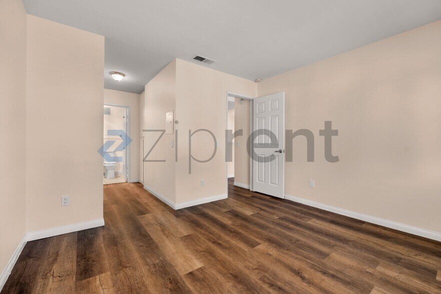 Building Photo - Unit 1008