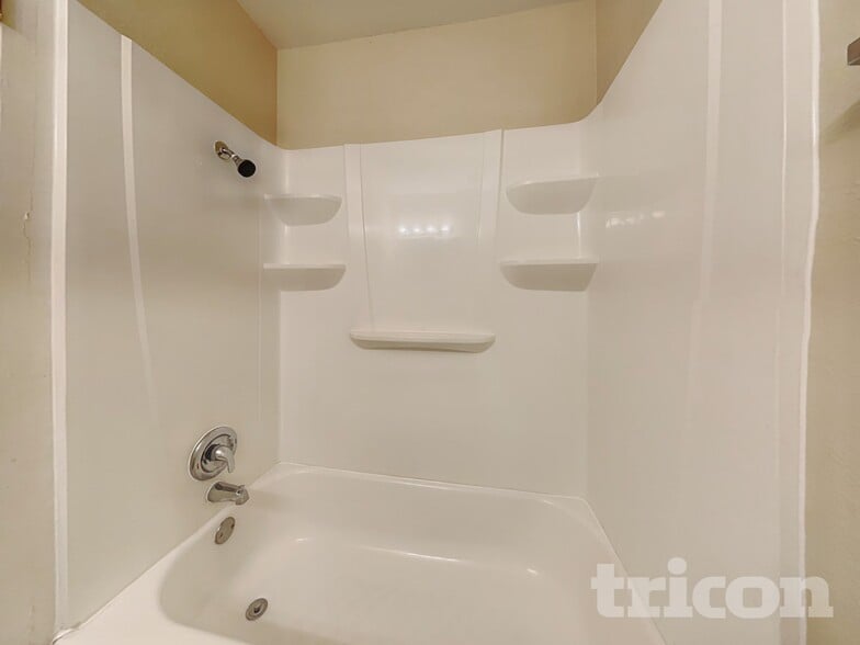 Building Photo - 711 Darnel Ln