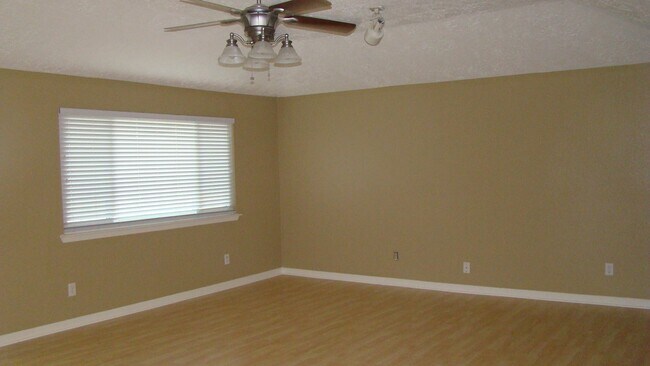 Building Photo - 2715 Sunbird Dr