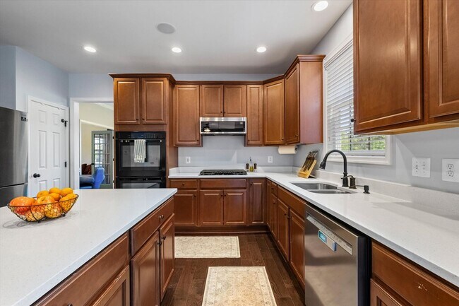 Building Photo - Gorgeous 5 Bed 3.5 Bathroom in Stafford, VA