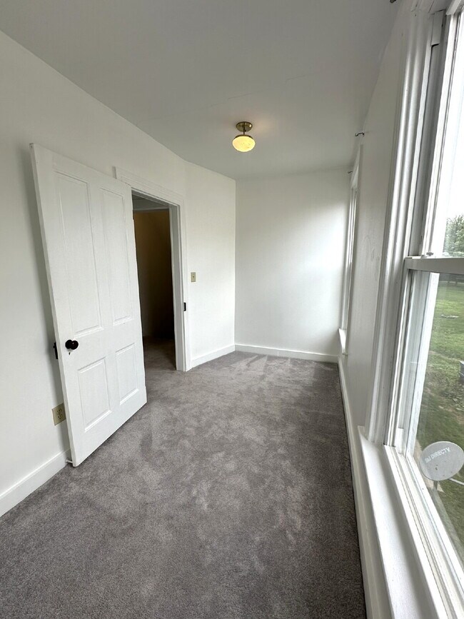 Building Photo - LEASE PENDING! Large Two Bedroom Apartment in Westminster