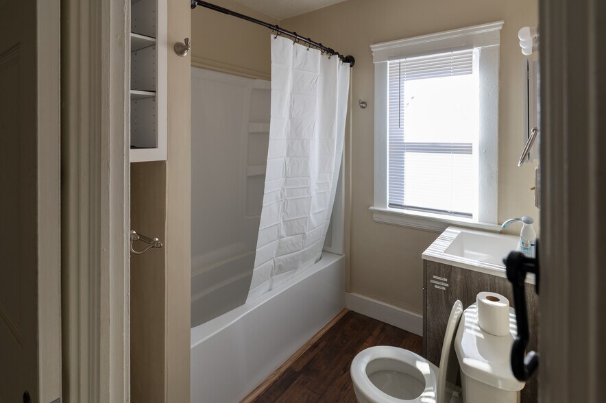 Bathroom - 1171 La Croix Ave
