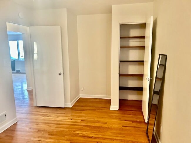 Building Photo - 609 Loomis St