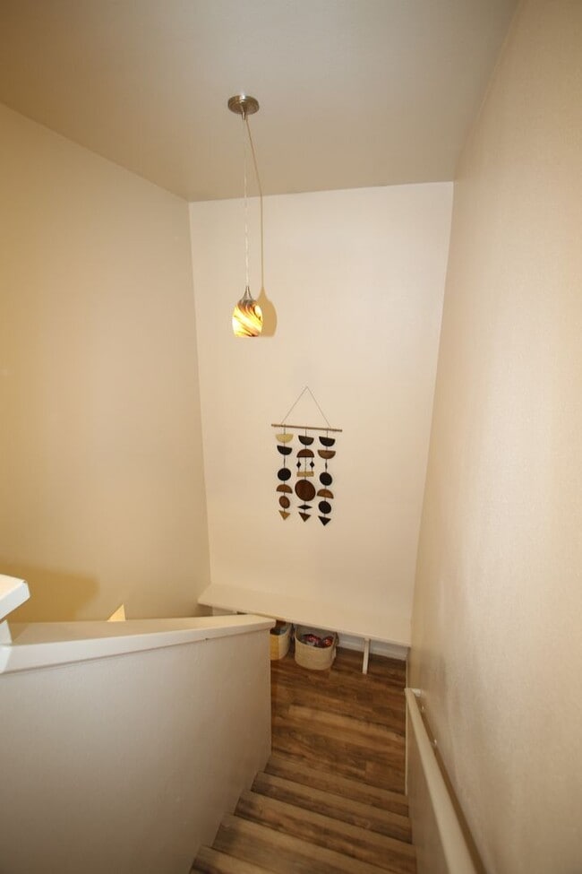 Building Photo - 3 Bedroom Townhouse!
