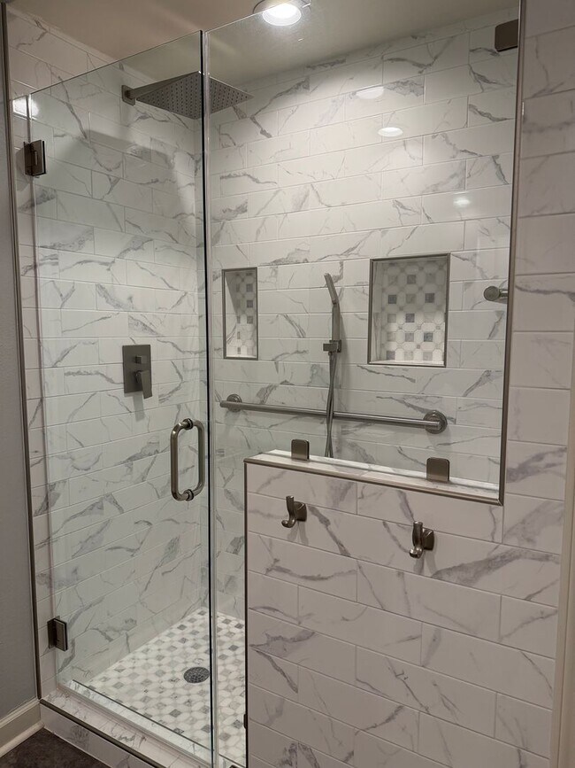 Building Photo - The Preserve at Indigo Run - First Floor with Garage and Screened Porch!