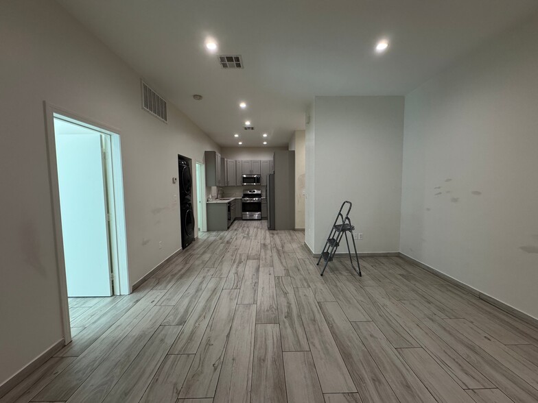 Building Photo - 14224 Friar St