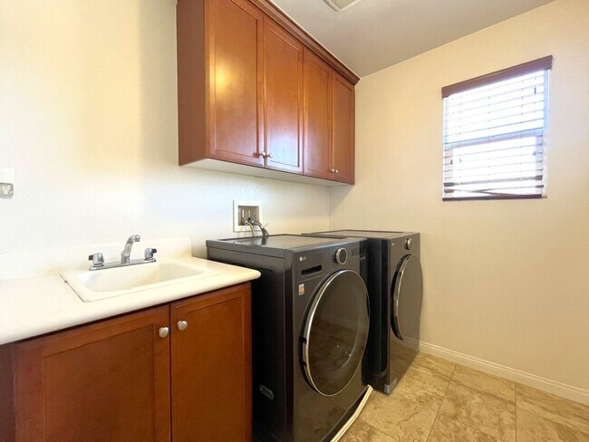 Building Photo - 7143 Leighton Dr