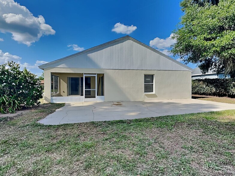 Building Photo - 7641 Manor Dr