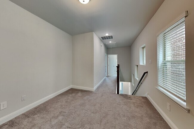 Building Photo - 2232 Palomino St