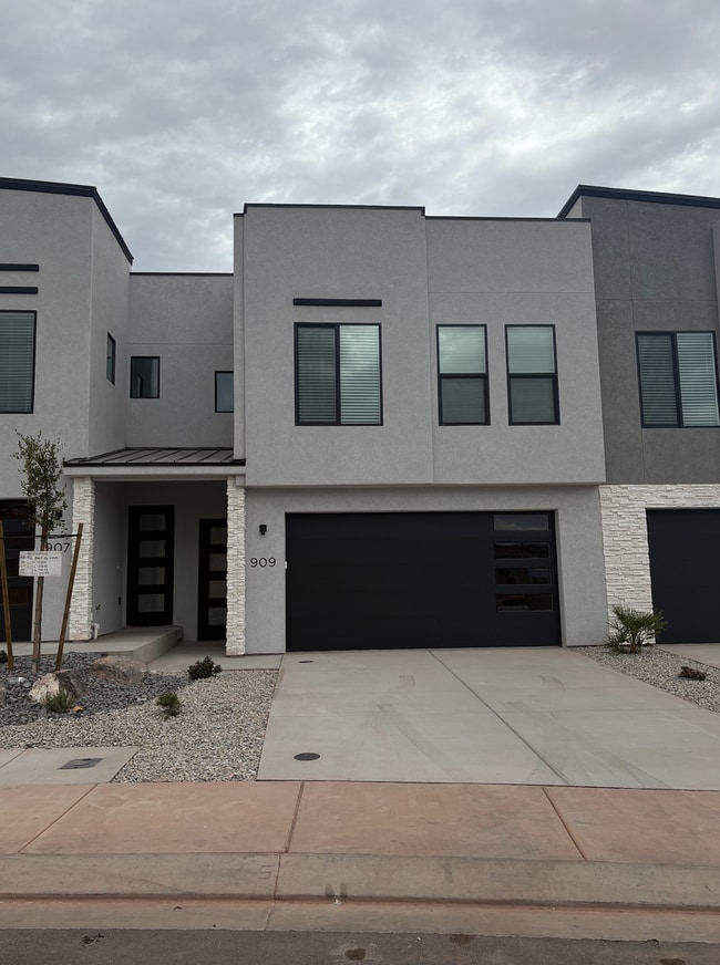 Building Photo - Brand New Townhome – Internet Included