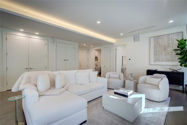 Building Photo - 3923 Cole Ave