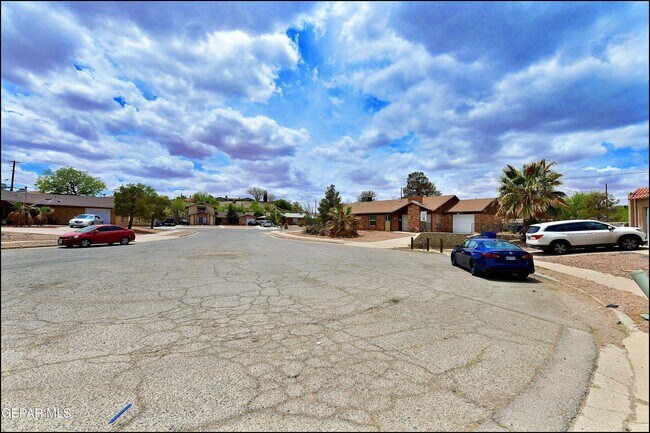 Building Photo - 6412 Pizarro St