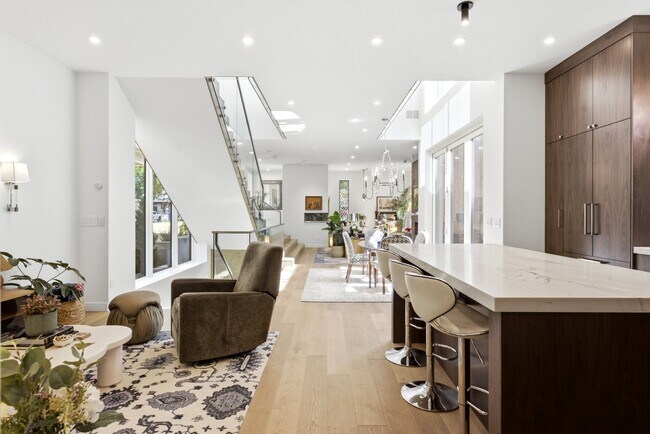 Building Photo - 780 E 900 S