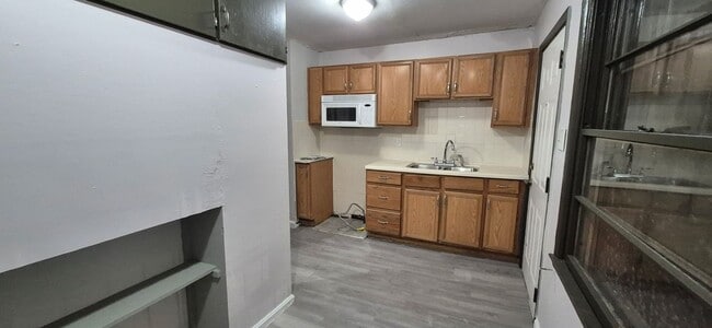 Building Photo - Cozy 2 bedroom 1 bath home