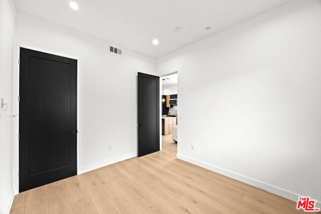 Building Photo - 2324 S Dunsmuir Ave