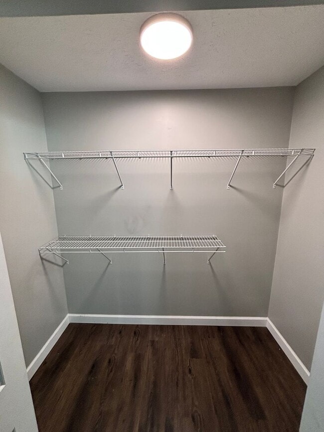 Building Photo - Spacious 3BR Rancher Near Washington Pike – Quiet Setting, Minutes to Downtown!