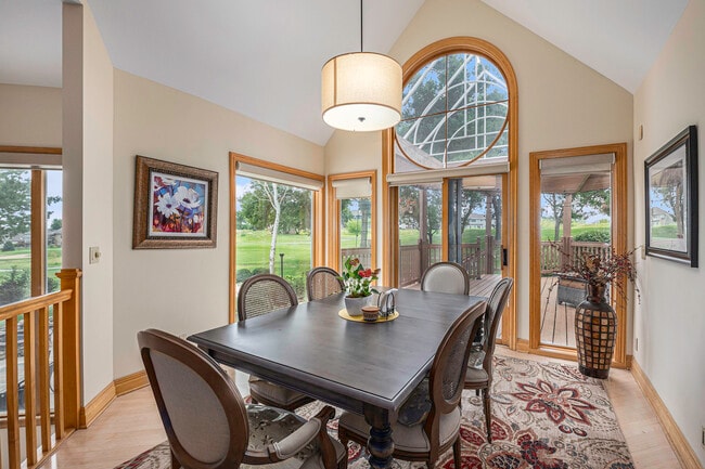 Building Photo - 811 Western Hills Dr