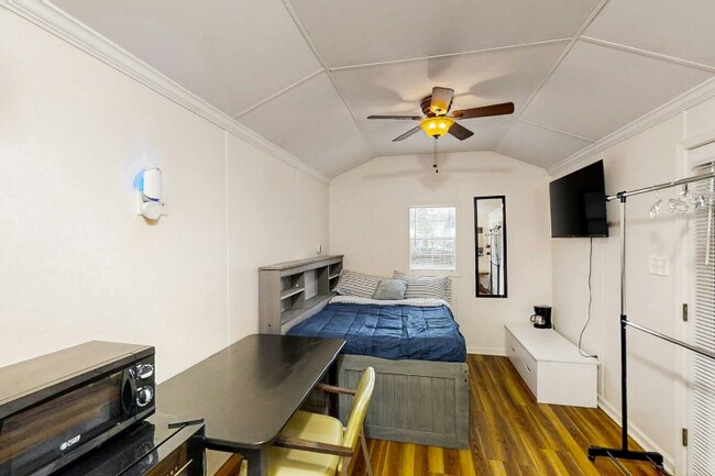 Building Photo - 2306 Escambia Dr