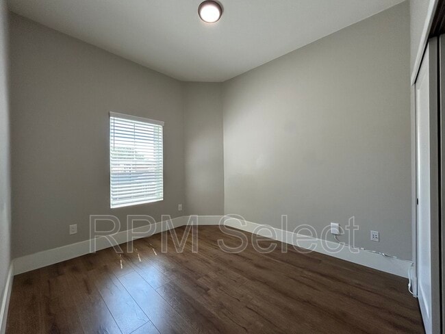 Building Photo - 519 8th St