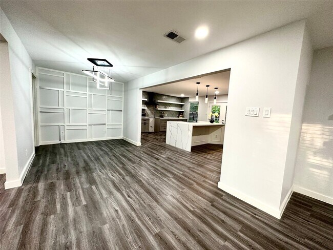 Building Photo - 8058 Longridge Dr